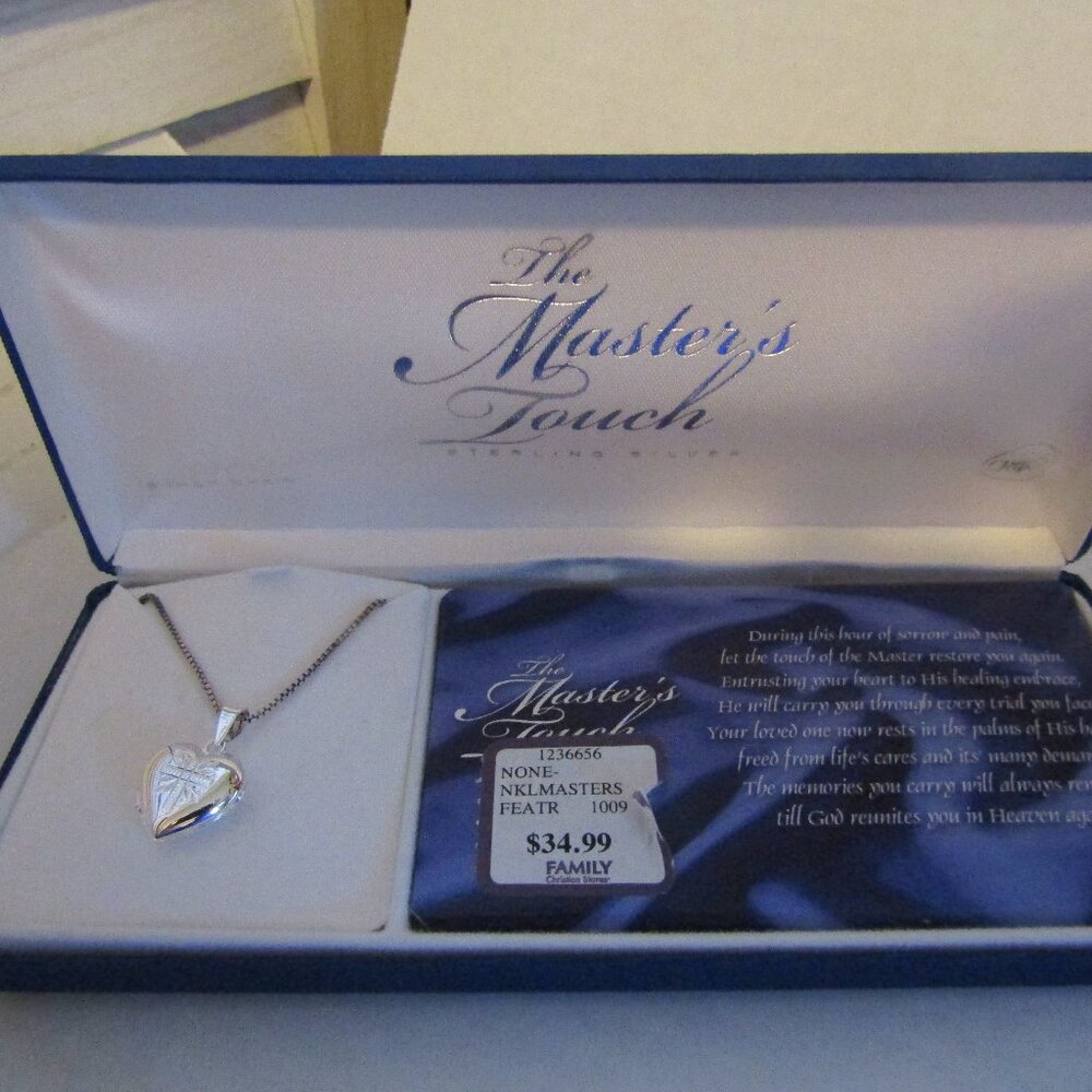 NIB Sterling Silver Never Worn CROSS PICTURE HEART LOCKET Masters Touch Necklace